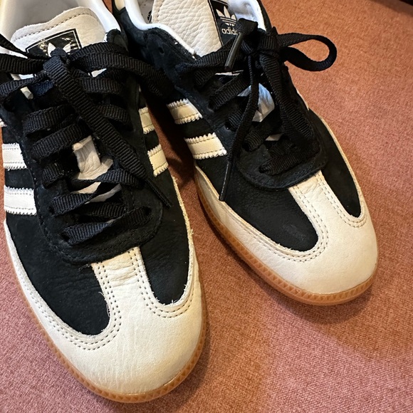 Adidas Sambas - Black and Cream - Picture 3 of 14
